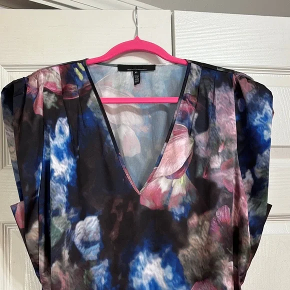 White House Black Market Multicolor Floral V-Neck silky Blouse - Picture 4 of 11